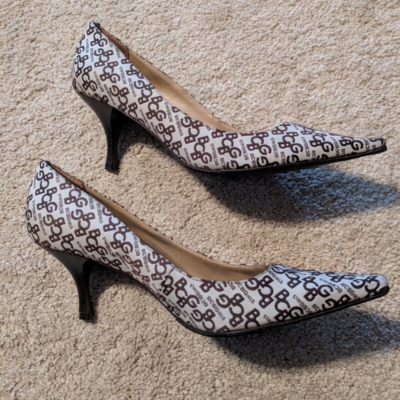 BCBGGirls Logo Brown Tan Short Pointed Heels 7.5 - Picture 1 of 8